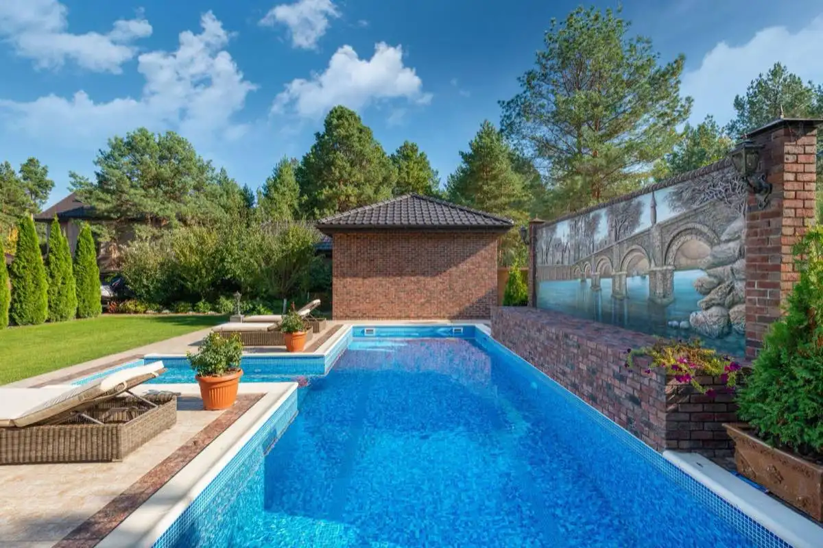 Backyard saltwater swimming pool in Grand Prairie, TX on a clear day
